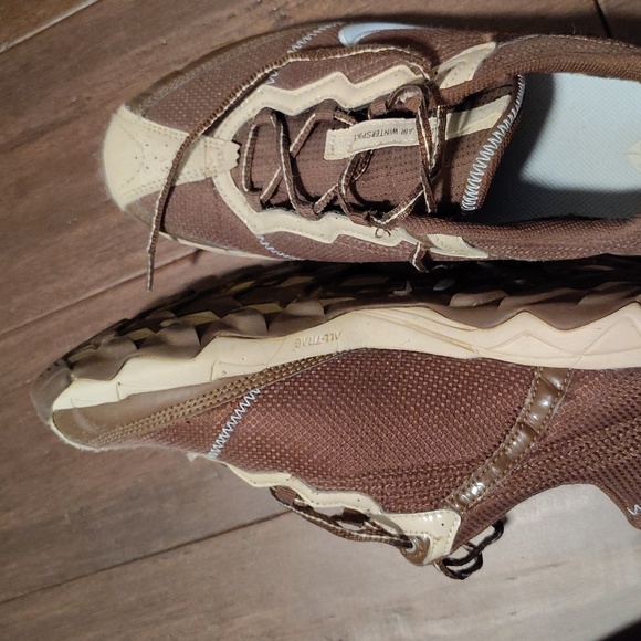 Nikes - Picture 3 of 4